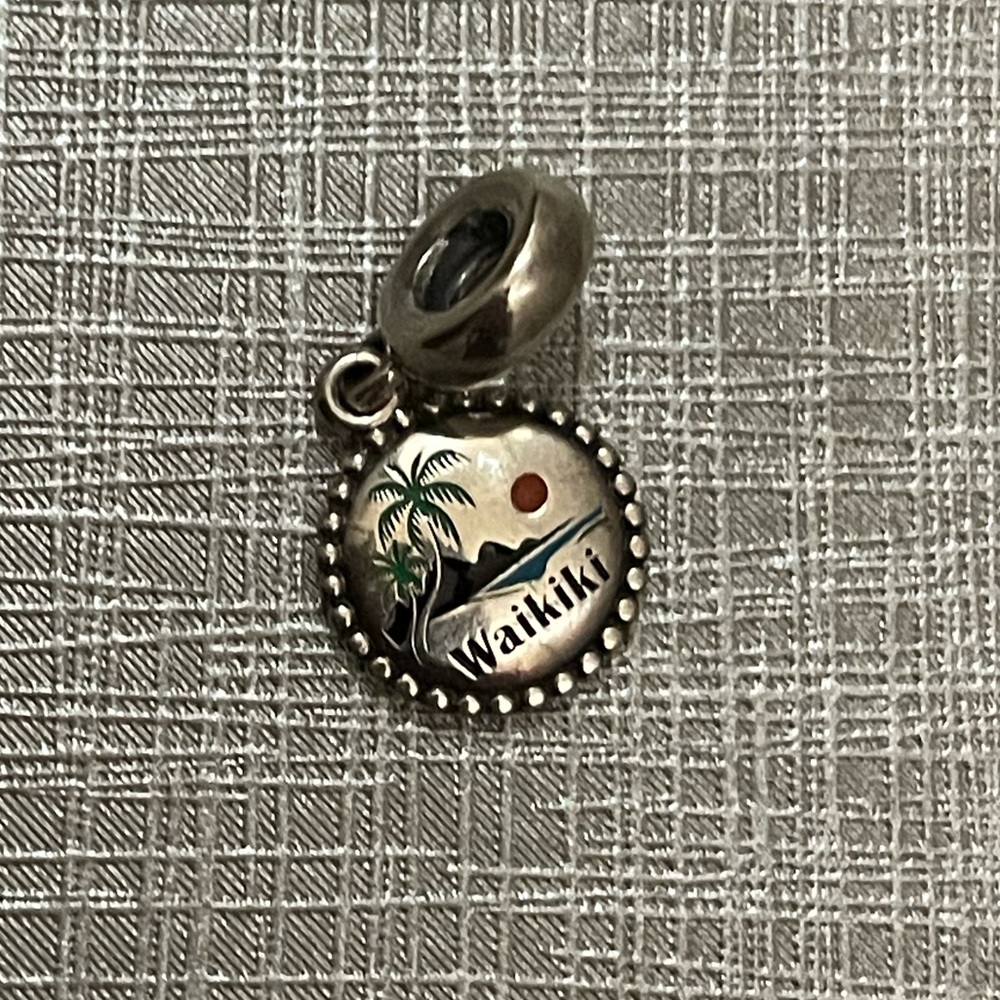 Pandora rare “waikiki” hawaii charm